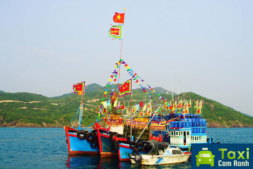 Lễ Hội Cá Voi (Cá Ông) Nha Trang